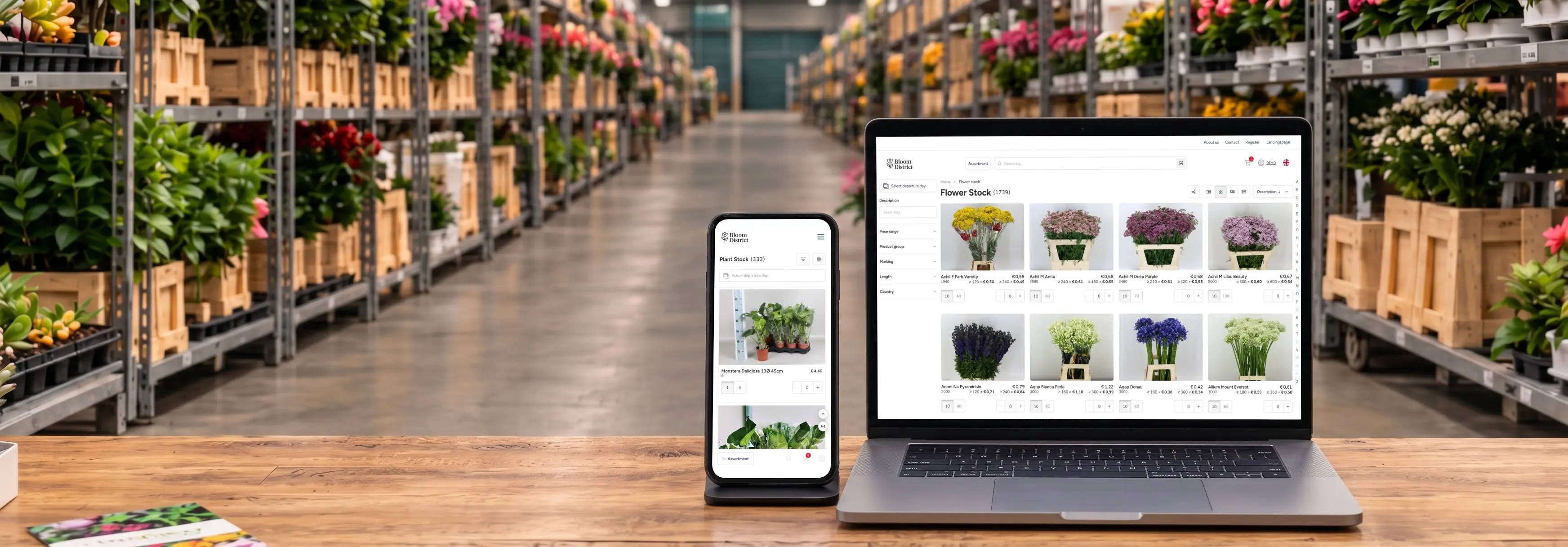 Mobiel en laptop met Florisoft E-Commerce geopend op een bureau in een bloemenveiling.